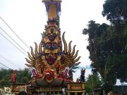 Gunakan Bade Tumpang Sembilan, Ribuan Masyarakat Ikuti Palebon Keluarga Gusti Ngurah Rai