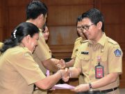Sekda Badung Serahkan SK Pengangkatan 8 Kepsek SD