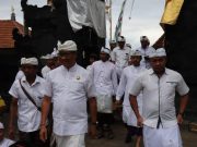 Wabup Suiasa Hadiri Karya Melaspas dan Mendem Pedagingan di Pura Desa, Desa Adat Semanik