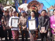 Kementerian Koperasi dan UKM RI Lepas Pawai JKPI di Karangasem, Bupati Mas Terima Sertifikat MURI
