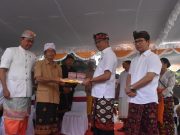 Wabup dan Sekda Badung Ngrastitiang Karya Manusa dan Pitra Yadnya Desa Adat Dalung