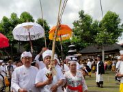 Karya Ida Bhatara Turun Kabeh di Pura Mandara Giri Semeru Agung Lumajang