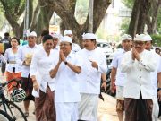 Jelang Peringatan HUT Ke-61 Provinsi Bali, Gubernur Koster Ajak Jajarannya Sembahyang di Pura Jagatnatha