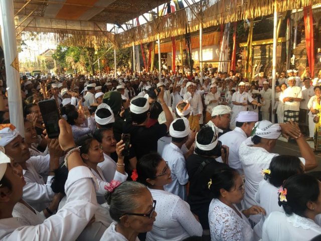 perang bantal
