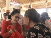 TP PKK Provinsi Bali Serahkan Bantuan Sembako pada Lansia dan Disabilitas di Klungkung