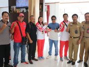Bupati Giri Prasta Beri Bonus kepada Atlet SEA Games Maria Natalia Londa