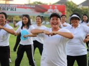 Rangkaian Peringatan Hari Ibu Ke-91 Tahun 2019, Ny. Seniasih Giri Prasta Pimpin Jalan Santai dan Senam Bersama
