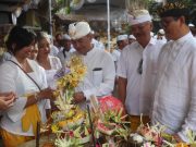 Wabup Suiasa Hadiri Karya Atma Wedana Ida Pedanda Istri Jelantik di Gria Gede Taman Lukluk