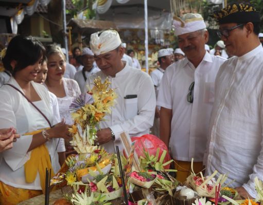 Wabup Suiasa Hadiri Karya Atma Wedana Ida Pedanda Istri Jelantik di Gria Gede Taman Lukluk
