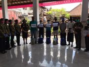 Ringankan Beban Warga akibat Covid-19, Kejati Bali Serahkan 50 Paket Sembako di Banjar Kertasari Peguyangan