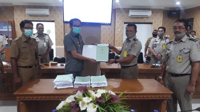 Penyerahan Sertifikat di BPN (1)