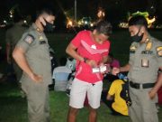 Berkerumun dan Merokok di Kawasan KTR, Satpol PP Denpasar Berikan Hukuman “Push Up” kepada 5 Orang Anak Muda