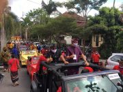 Diawali Deklarasi, GIRIASA Diantar VW Klasik ke KPU Badung