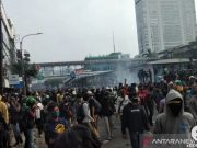 Tolak RUU Cipta Kerja, Ribuan Pendemo di Jakarta Ditembak Gas Air Mata