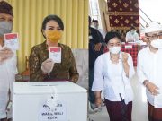 Pilwali Denpasar, Walikota Rai Mantra Nyoblos di TPS 17 dan Wawali Jaya Negara di TPS 1