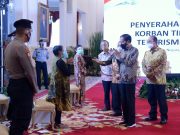 Bentuk Kehadiran dan Perlindungan Negara, Presiden Serahkan Kompensasi bagi Korban Terorisme Masa Lalu