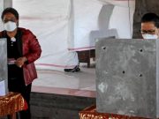 Pilkel Serentak di Badung, Bupati Giri Prasta Nyoblos di TPS 1 Br. Pelaga, Wabup Suiasa di TPS 12 Br. Kauh Pecatu
