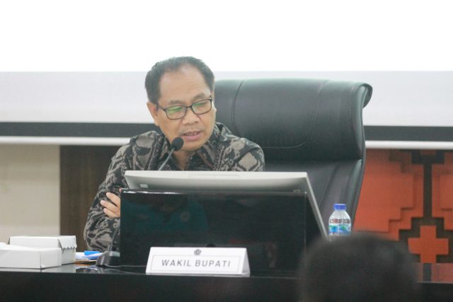 Wabup Rapat PPKM (1)