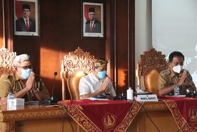 Pertemuan di Kantor Camat Kutsel (1)