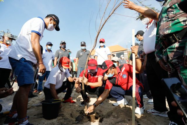 Wabup Tanam Pohon (1)