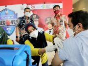 OJK Targetkan bisa Gelar Vaksinasi untuk 10 Juta Warga