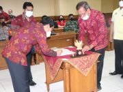 Serah Terima Bantuan, Pemerintah Komit Dukung Partai Politik di Kabupaten Badung