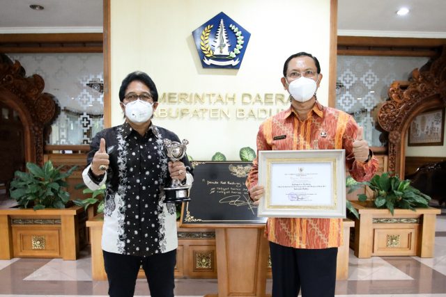 Bupati Penghargaan (2)