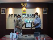PLN Serahkan REC, Pelaku Usaha di Bali Ini Pakai “Renewable Energy”