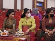 Ny. Seniasih Giri Prasta Hadiri Wimbakara Desain dan Peragaan Busana PKB Tahun 2022