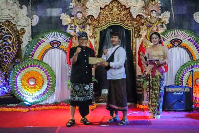 Bupati ST Lukluk (4)
