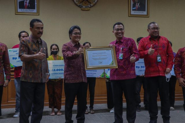 Penyerahan Santunan (4)