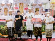 Bupati Giri Prasta dan Sekda Adi Arnawa Hadiri Karya Pitra Yadnya di Desa Adat Pecatu
