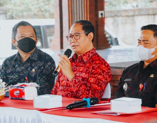 Konsolidasi Monitoring Vaksinasi Booster di Kecamatan Mengwi, Wabup Suiasa Berharap Tingkatkan Sinergitas, Koordinasi dan Komunikasi