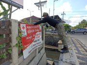 Kecamatan Densel Bersinergi dengan Satpol PP Tertibkan Baliho Tanpa Izin dan Kedaluwarsa