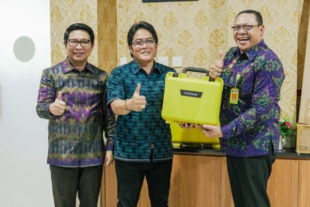 Bupati Ser Alat Ukur Tanah (3)