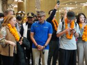 Optimis Jadi Tahun Kebangkitan, Wagub Cok. Ace Bersama Menparekraf Sandiaga Uno Sambut Wisman Pertama di Tahun 2023