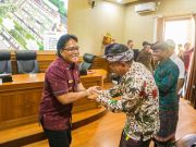 Bupati Giri Prasta Dukung Penataan Pantai Pandawa