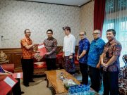 Terapkan Kurikulum Merdeka, Sekda Adi Arnawa Serahkan SK Kepala Sekolah dan Guru
