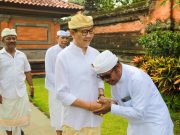 Plt. Bupati Ketut Suiasa Hadiri Santi Puja di Pura Lingga Bhuwana