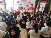 Warga Sorga Lokapaksa Puji Kerendahan Hati Koster, Rela Lesehan dan Dengarkan Aspirasi Krama