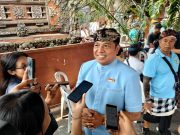 Wayan Suyasa Nyoblos di TPS 11 Banjar Blungbang, Minta Masyarakat Salurkan Hak Pilih Sesuai Hati Nurani