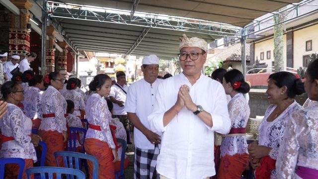Melaspas Balai Banjar Adat Dangin Pangkung Kekeran (4)