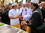Wagub Giri Prasta Apresiasi Kawitan Warga Kayu Selem Gotong Royong Sukseskan Upacara Padudusan Agung