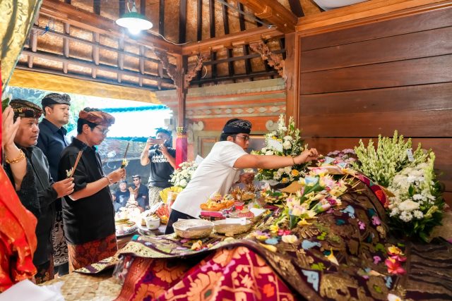 Melayat Ke Alm. Kepala BPKAD (2)