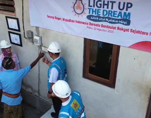 Harapan Menyala, PLN Terangi 21 Keluarga di Tiga Kabupaten Bali