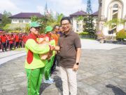 Apresiasi Kerja Keras Tangani Banjir, Bupati Bersama Forum TJSP Serahkan 1.179 Paket Sembako Bagi Petugas Lapangan