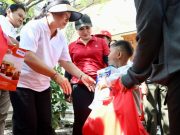 Ny. Antari Jaya Negara dan Ny. Ayu Kristi Arya Wibawa Terus Bergerak Salurkan Bantuan Bagi Warga Terdampak Banjir