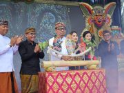 Dukung Keterlibatan Masyarakat Dalam Pelestarian Seni dan Budaya, Wawali Arya Wibawa Buka Dangri Kangin Festival Ke-8 Tahun 2025