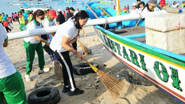 PKK Bersih Pantai (2)