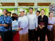 Bupati Adi Arnawa dan Wabup Bagus Alit Sucipta Serahkan Dana BRLH Tahun 2025